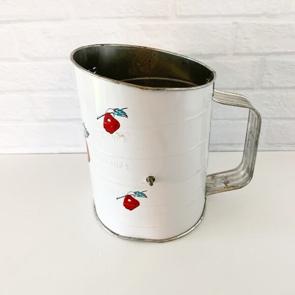 Vintage Bromwell's 3 Cup Flour Sifter Red Apple Design White Wood Knob Grandma - Picture 2 of 7